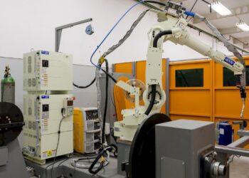 OTC Daihen: The Global Master of Robotic Welding and the Pioneer of Synchro-feed Technology